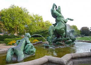 Stuhlmannbrunnen am Platz der Republik in Altona 